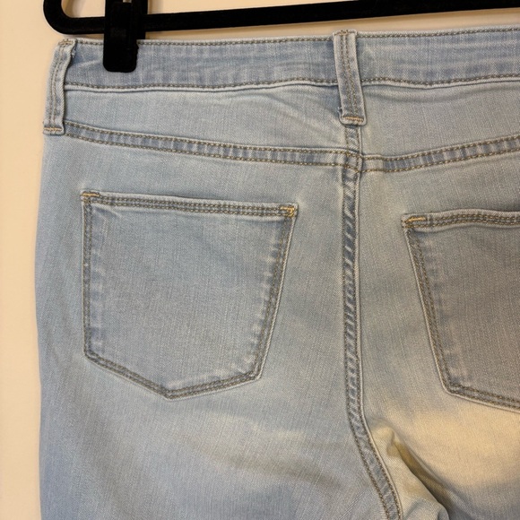 Universal Thread Women’s Mid-Rise Jegging Light Wash Jeans Size 8 - Picture 11 of 11